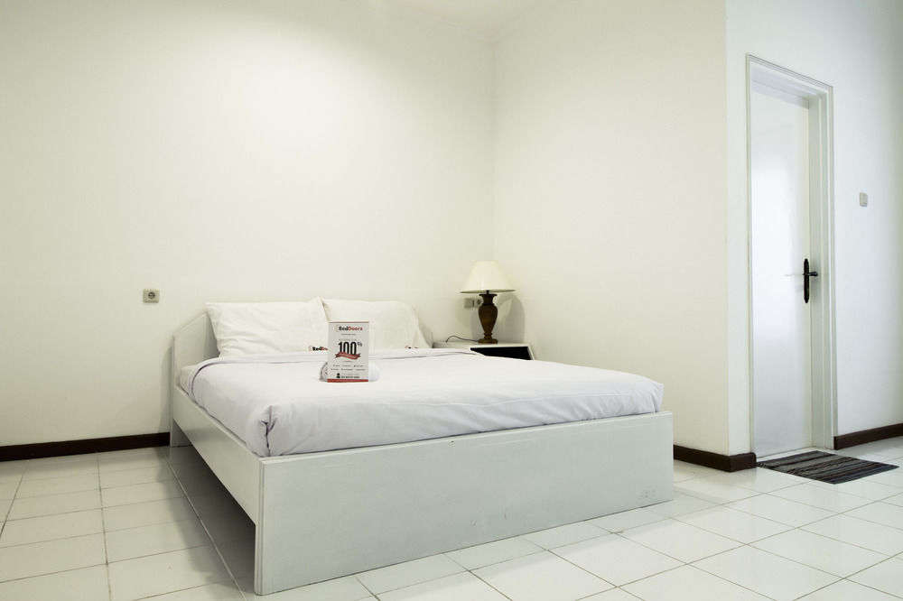 Reddoorz Plus @ Tendean Τζακάρτα Εξωτερικό φωτογραφία