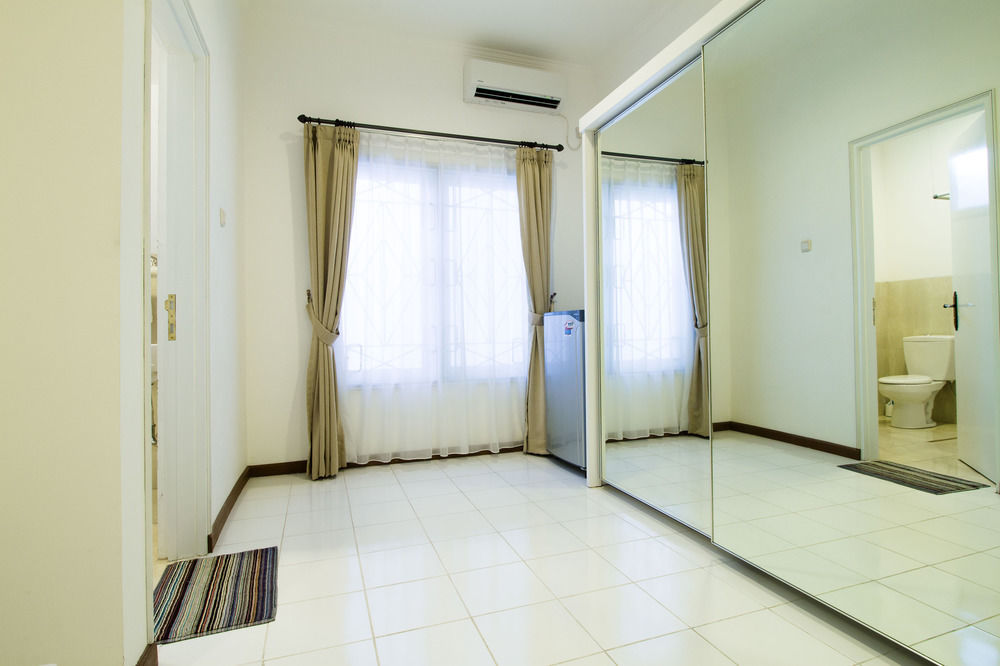 Reddoorz Plus @ Tendean Τζακάρτα Εξωτερικό φωτογραφία