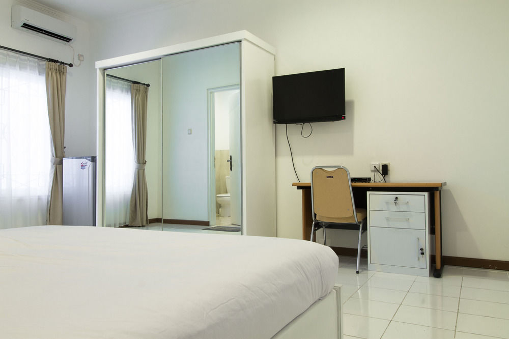Reddoorz Plus @ Tendean Τζακάρτα Εξωτερικό φωτογραφία