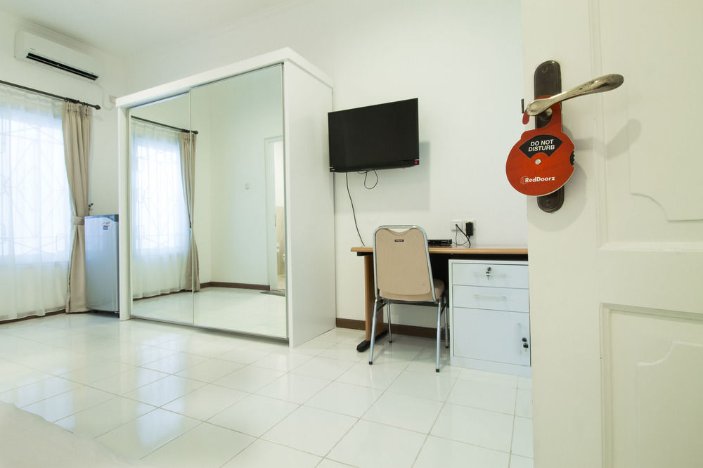 Reddoorz Plus @ Tendean Τζακάρτα Εξωτερικό φωτογραφία