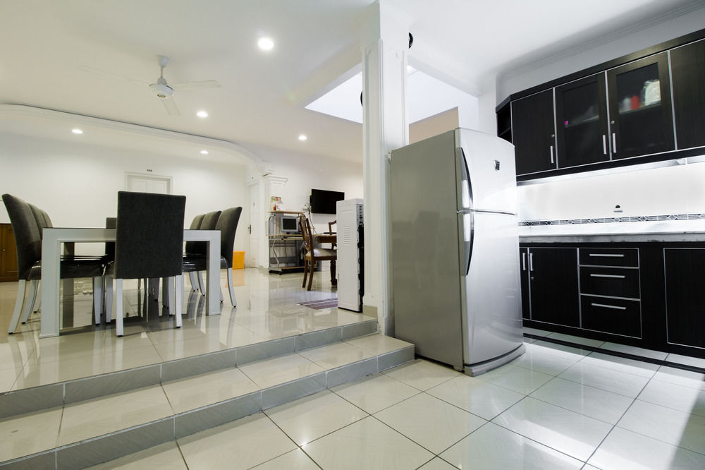 Reddoorz Plus @ Tendean Τζακάρτα Εξωτερικό φωτογραφία