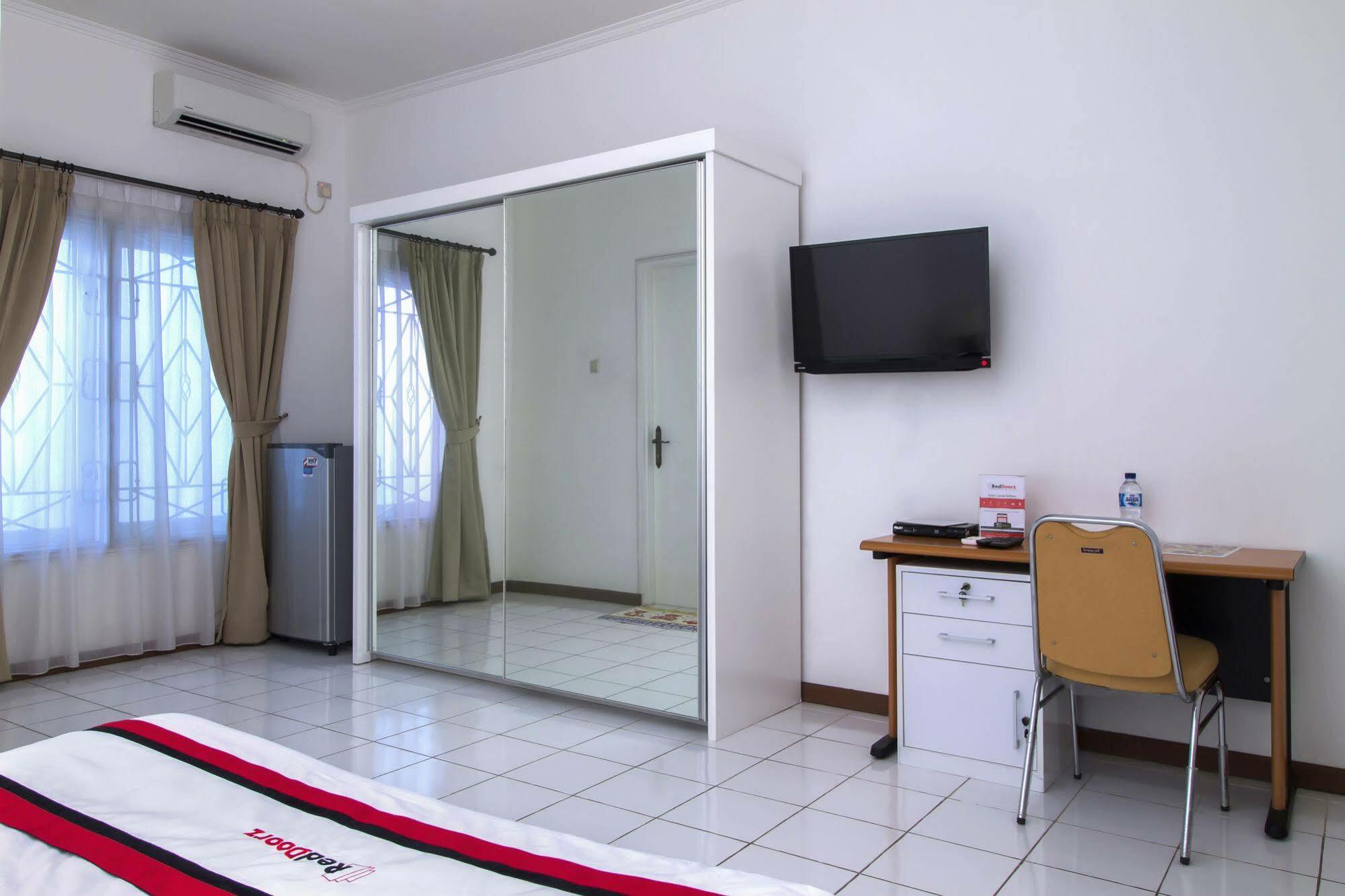 Reddoorz Plus @ Tendean Τζακάρτα Εξωτερικό φωτογραφία