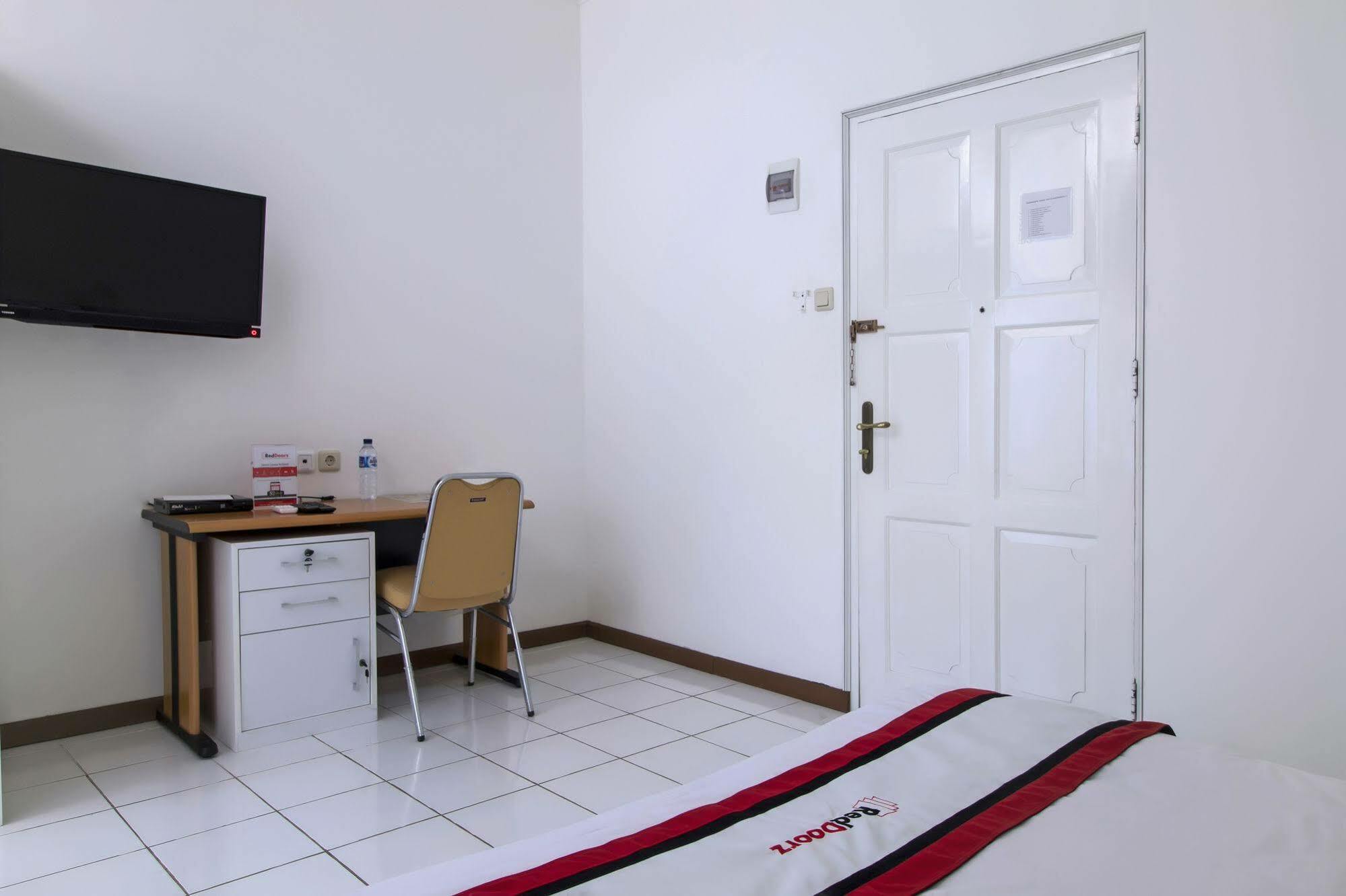 Reddoorz Plus @ Tendean Τζακάρτα Εξωτερικό φωτογραφία