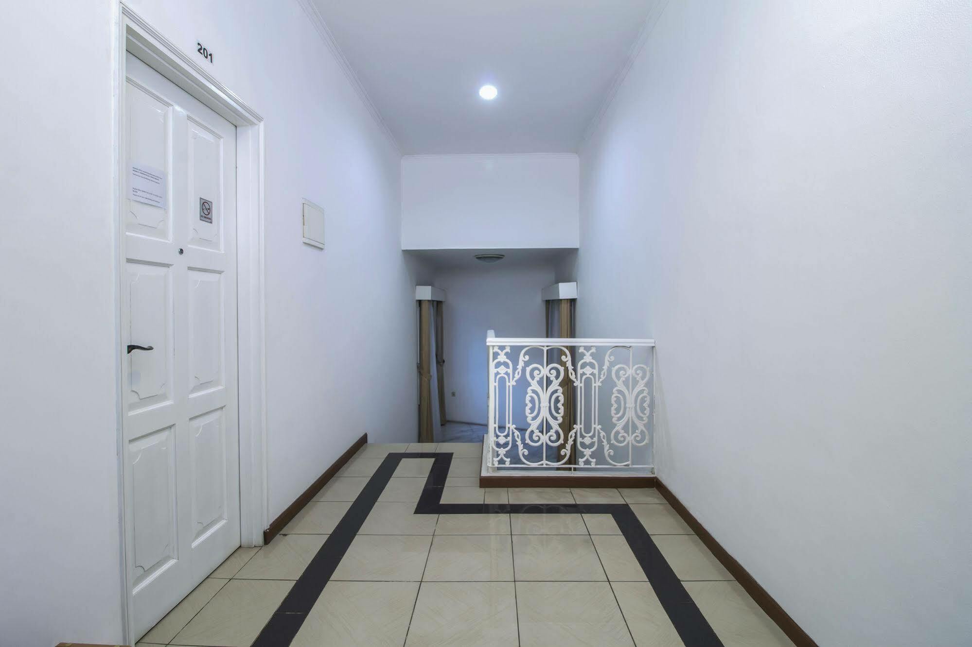 Reddoorz Plus @ Tendean Τζακάρτα Εξωτερικό φωτογραφία